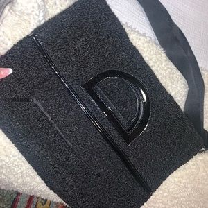 Beis Sherpa Messenger Tote in Black